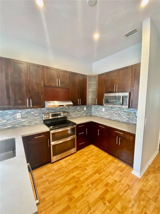 For Rent: $5,490 (4 beds, 3 baths, 2457 Square Feet)