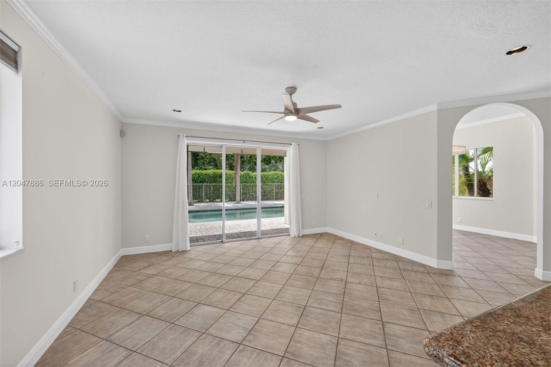В аренду: $6,000 (4 спален, 2 ванн, 2327 Квадратных фут)