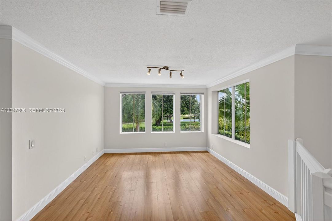 В аренду: $6,000 (4 спален, 2 ванн, 2327 Квадратных фут)