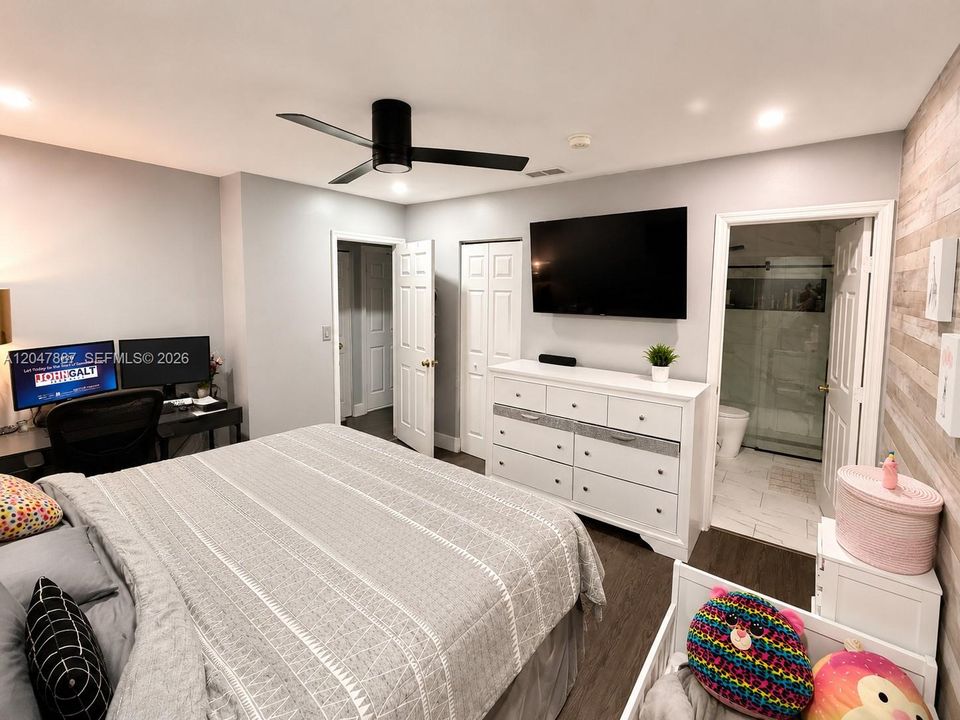 For Sale: $560,000 (3 beds, 2 baths, 1260 Square Feet)