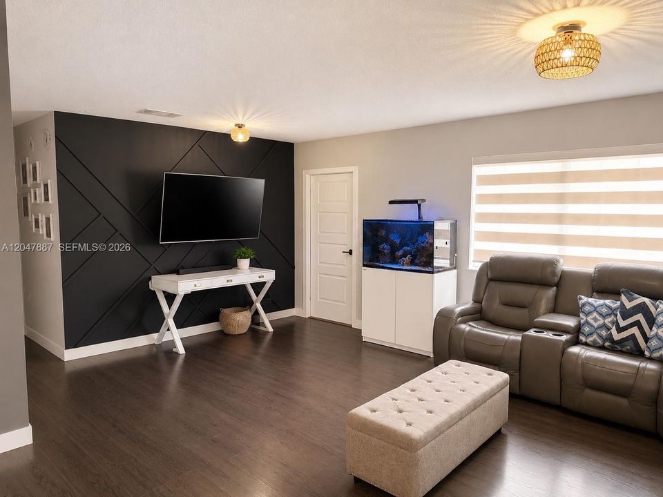 For Sale: $560,000 (3 beds, 2 baths, 1260 Square Feet)