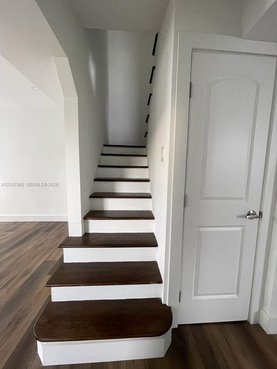 На продажу: $629,900 (3 спален, 2 ванн, 1080 Квадратных фут)