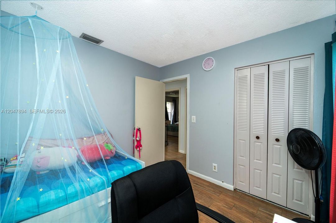 En Venta: $589,000 (3 camas, 2 baños, 1424 Pies cuadrados)