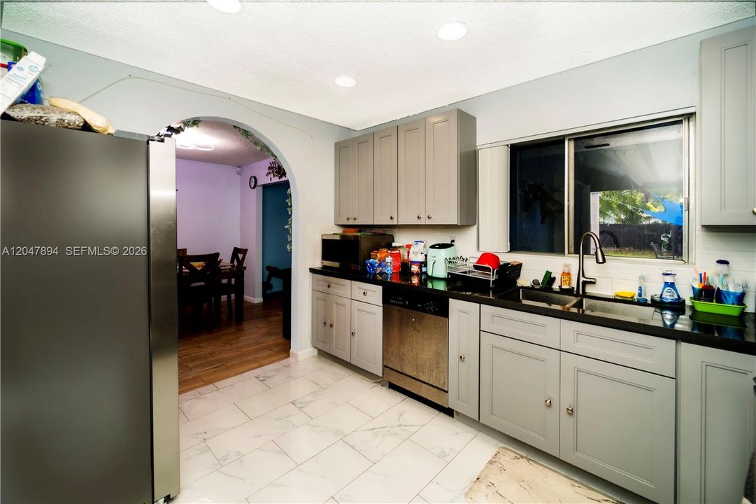 En Venta: $589,000 (3 camas, 2 baños, 1424 Pies cuadrados)