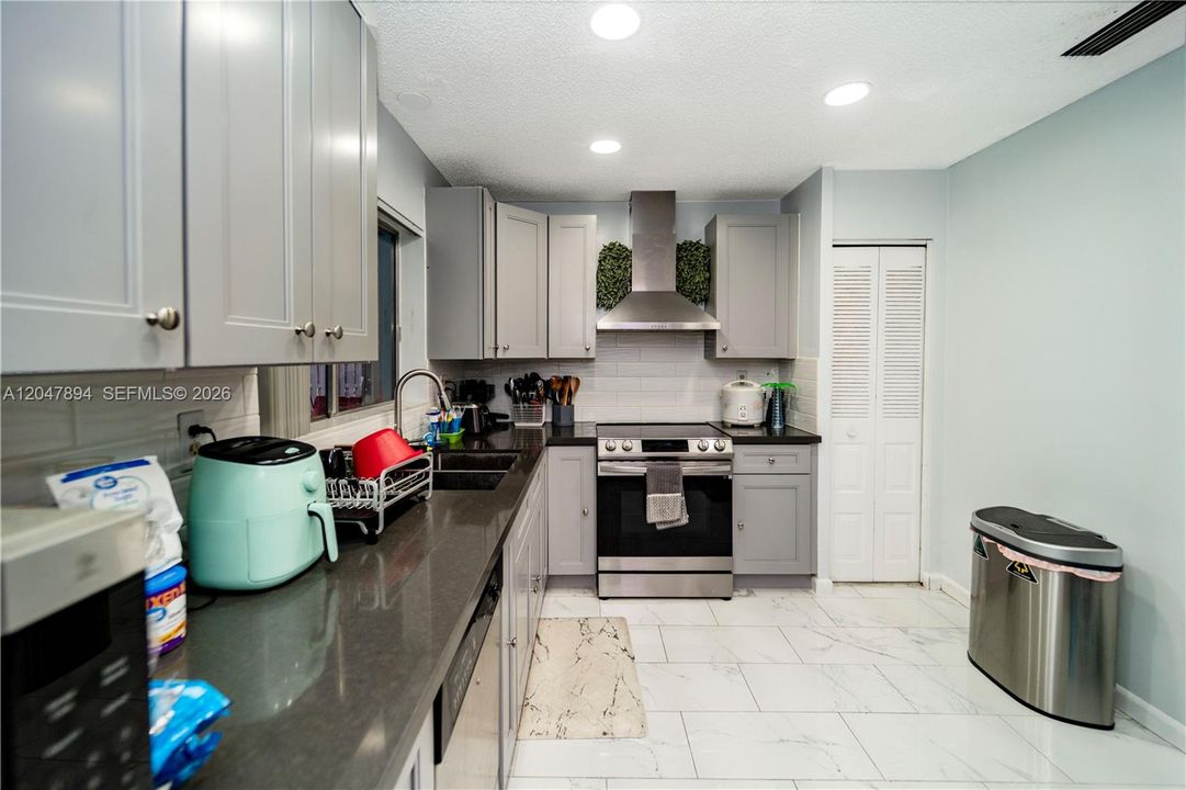 En Venta: $589,000 (3 camas, 2 baños, 1424 Pies cuadrados)