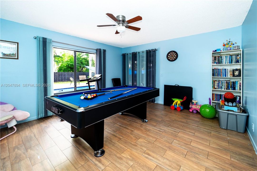 En Venta: $589,000 (3 camas, 2 baños, 1424 Pies cuadrados)