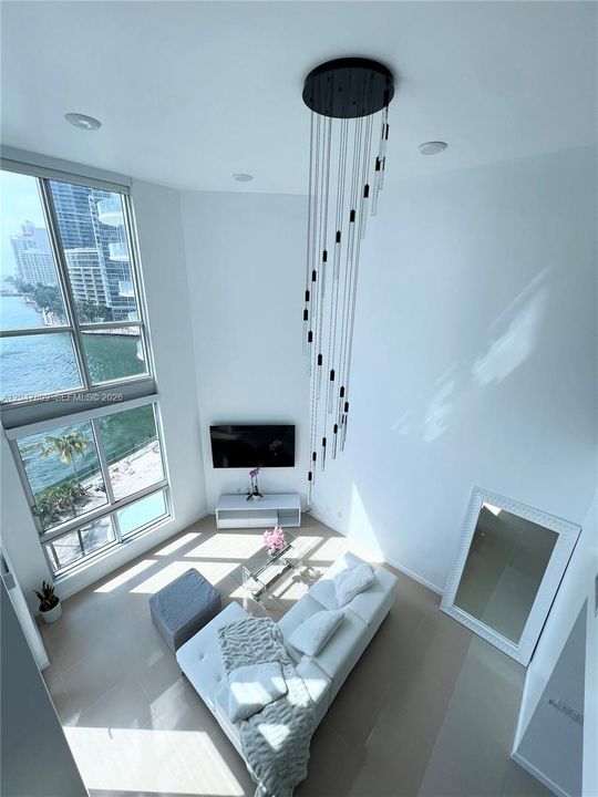 For Sale: $650,000 (1 beds, 1 baths, 891 Square Feet)