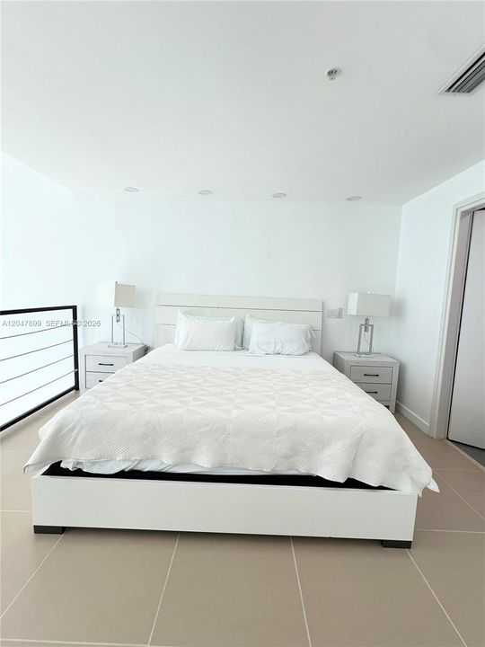 For Sale: $650,000 (1 beds, 1 baths, 891 Square Feet)