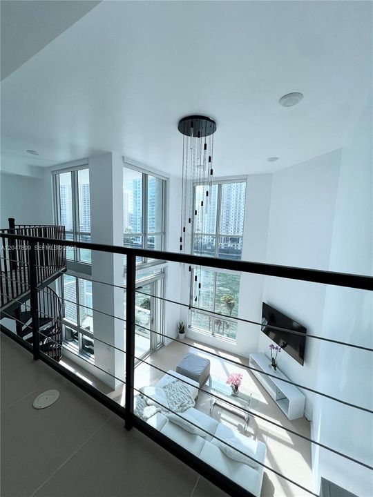 For Sale: $650,000 (1 beds, 1 baths, 891 Square Feet)