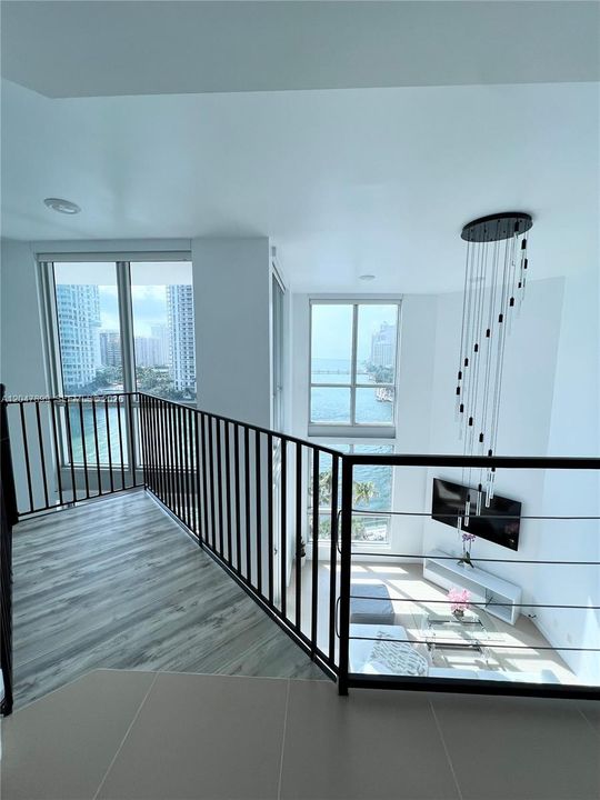 For Sale: $650,000 (1 beds, 1 baths, 891 Square Feet)