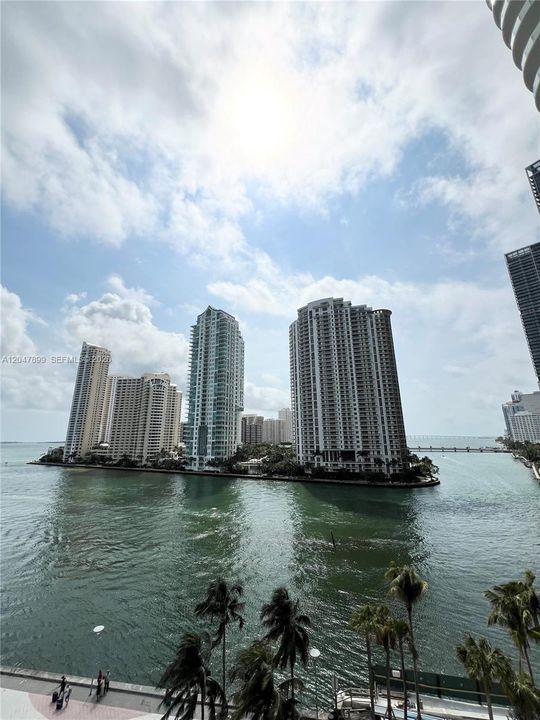 For Sale: $650,000 (1 beds, 1 baths, 891 Square Feet)