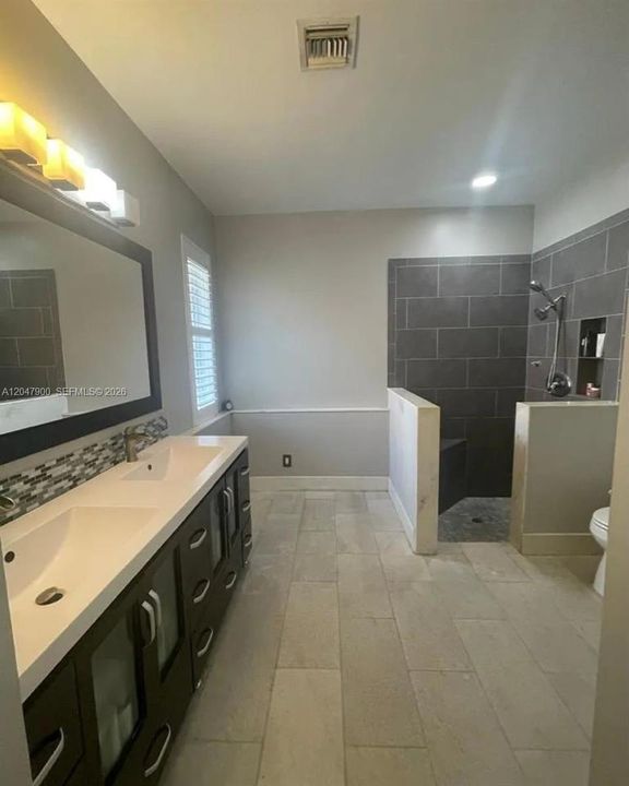 For Rent: $4,750 (3 beds, 2 baths, 1865 Square Feet)