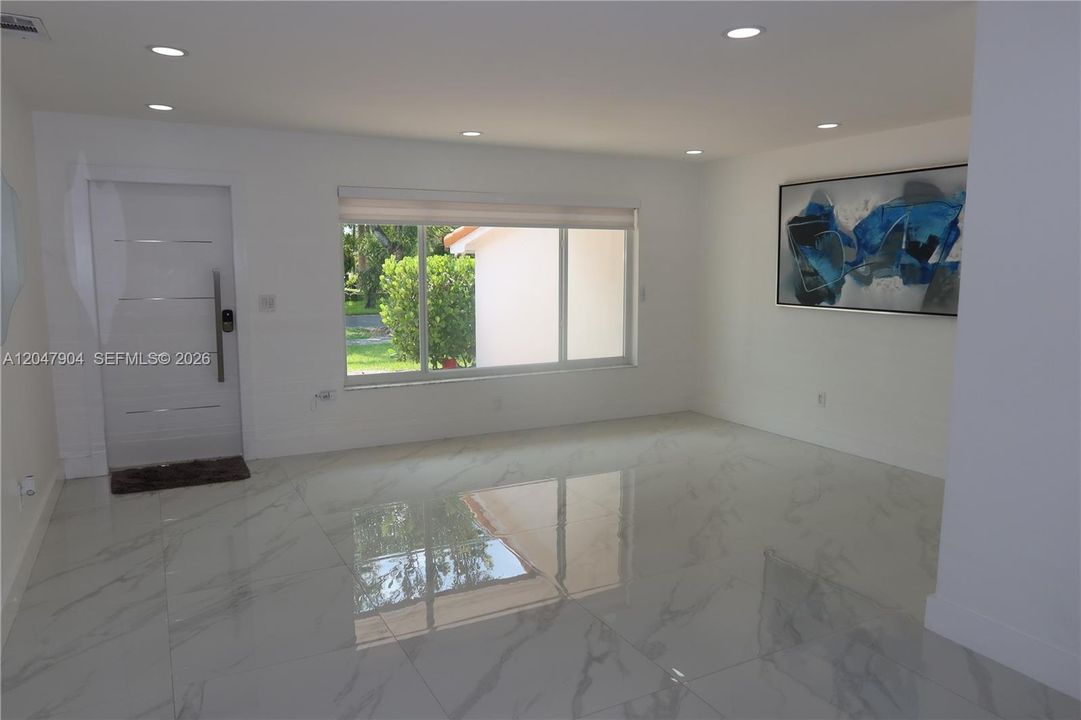 For Rent: $4,500 (4 beds, 3 baths, 2100 Square Feet)