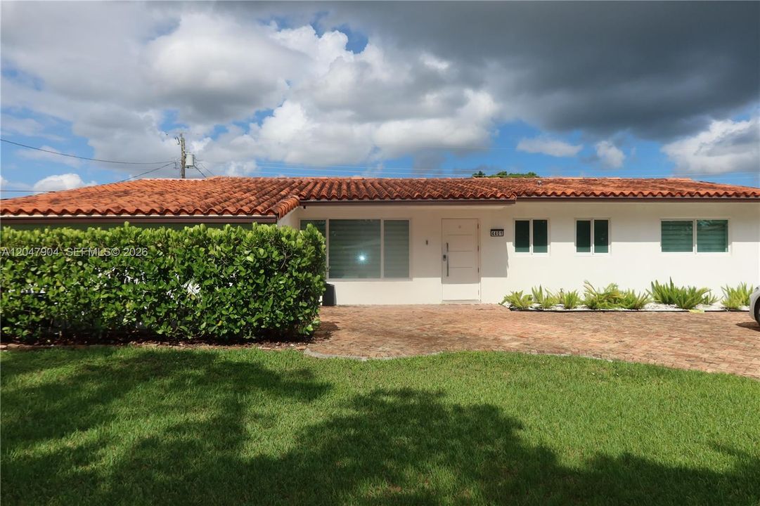 For Rent: $4,500 (4 beds, 3 baths, 2100 Square Feet)