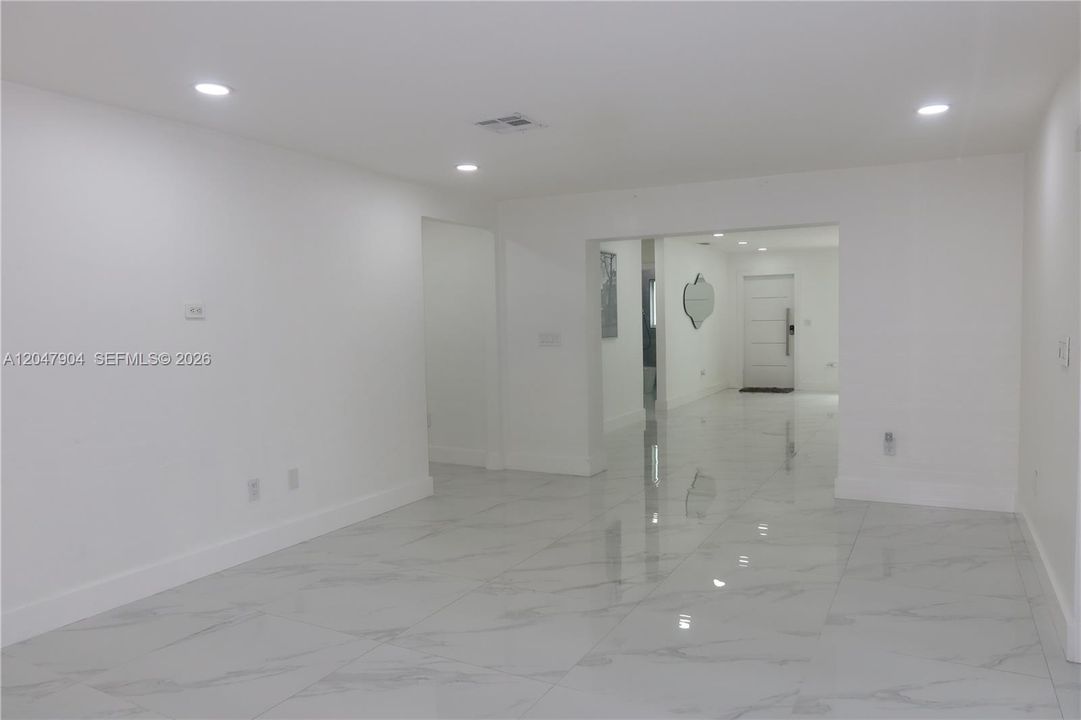 For Rent: $4,500 (4 beds, 3 baths, 2100 Square Feet)