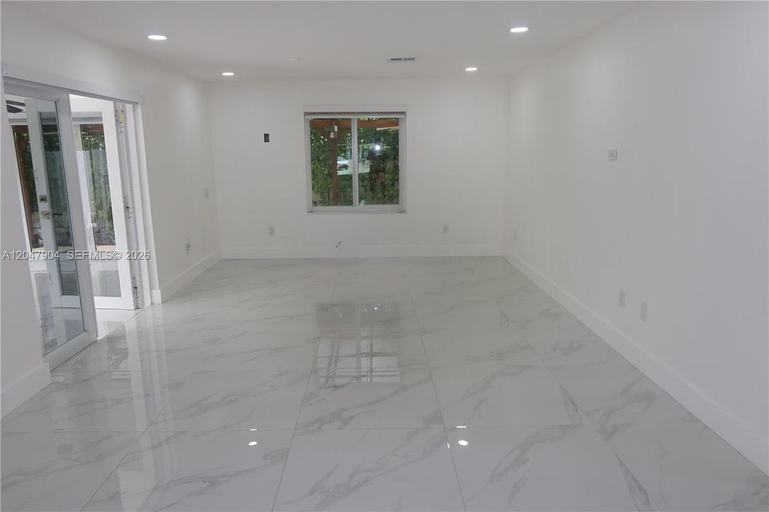 For Rent: $4,500 (4 beds, 3 baths, 2100 Square Feet)