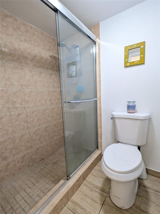 На продажу: $283,000 (2 спален, 2 ванн, 1131 Квадратных фут)
