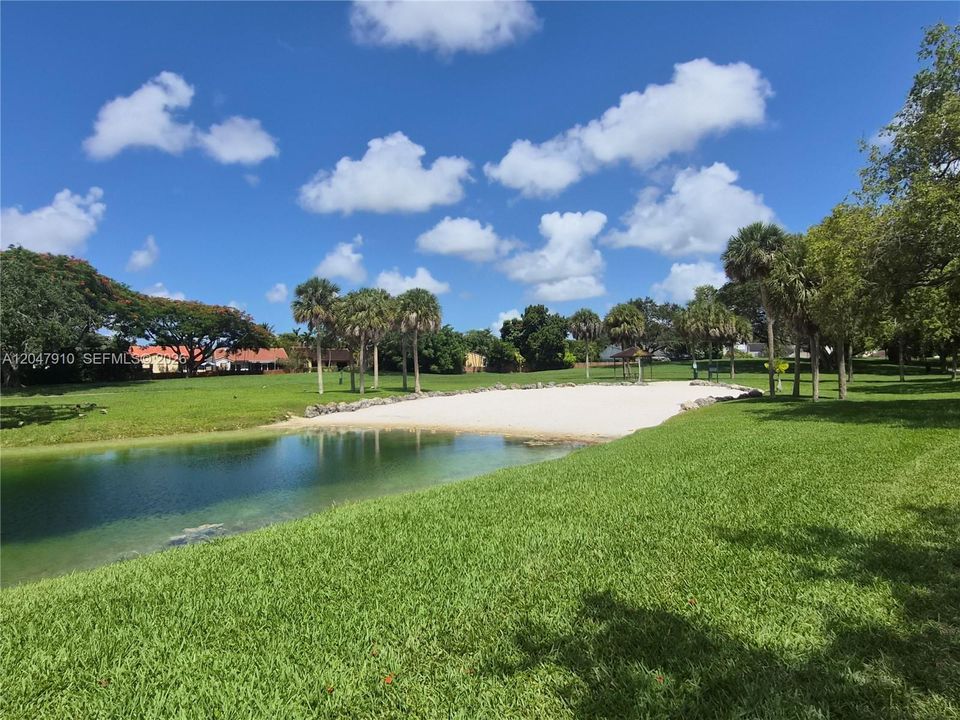 For Rent: $2,100 (2 beds, 2 baths, 750 Square Feet)