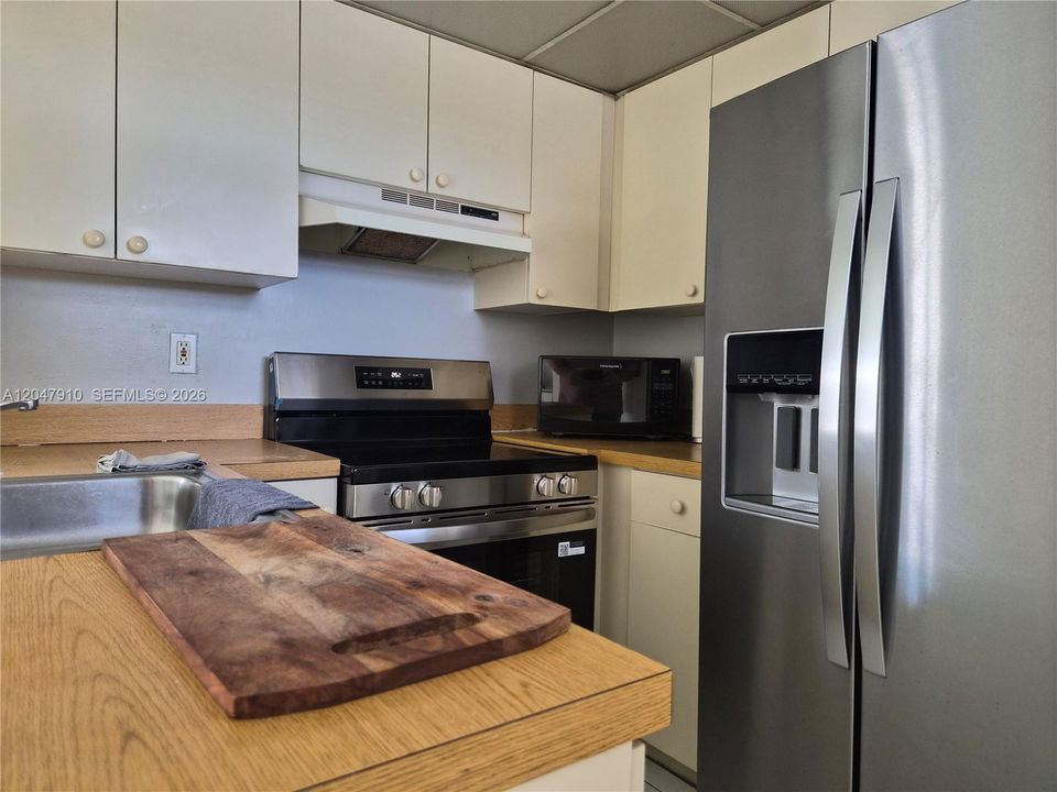 For Rent: $2,100 (2 beds, 2 baths, 750 Square Feet)