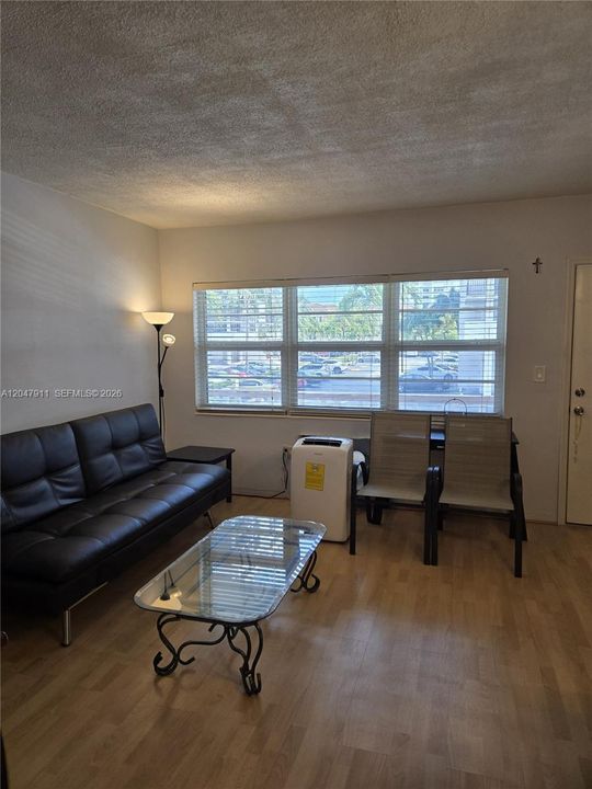 В аренду: $1,500 (1 спален, 1 ванн, 500 Квадратных фут)