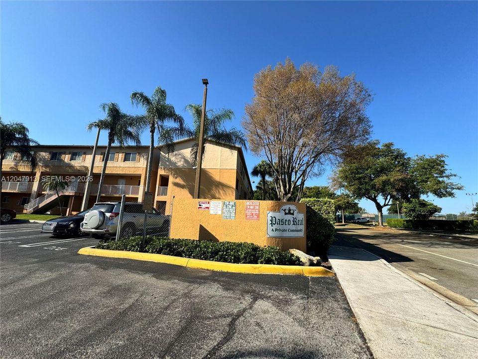 For Rent: $2,600 (3 beds, 2 baths, 1220 Square Feet)