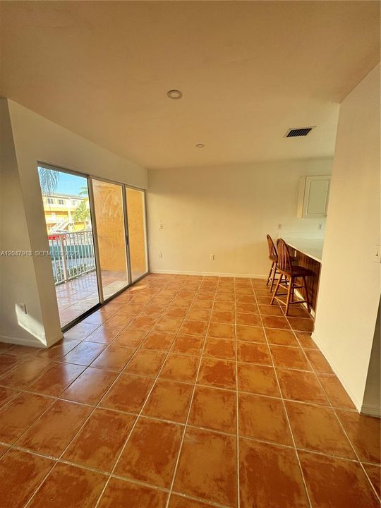 For Rent: $2,600 (3 beds, 2 baths, 1220 Square Feet)