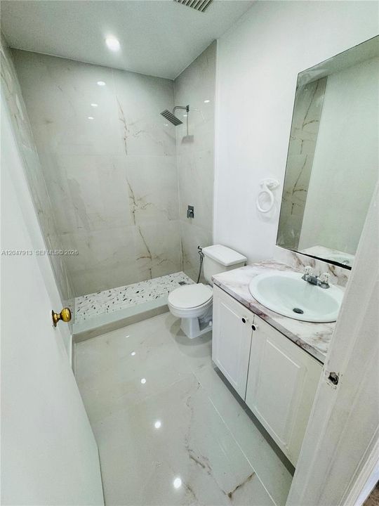 For Rent: $2,600 (3 beds, 2 baths, 1220 Square Feet)