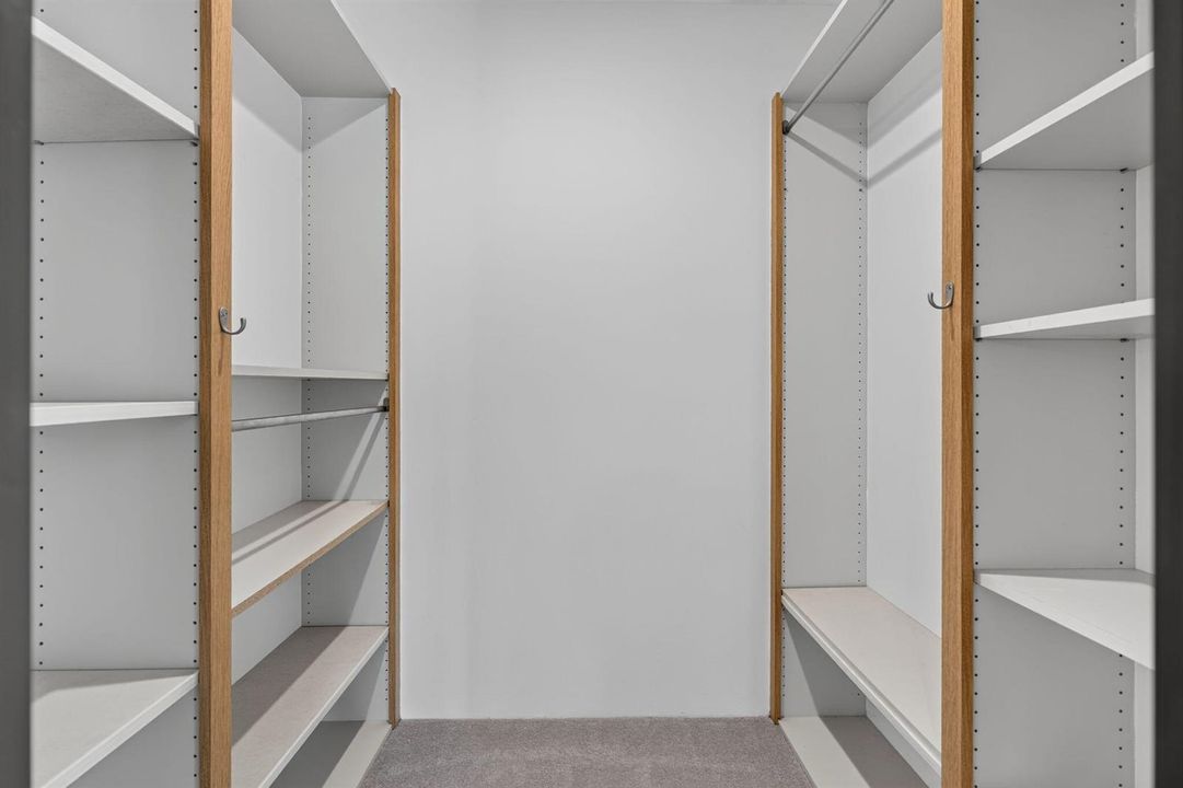 Master Walk-in
