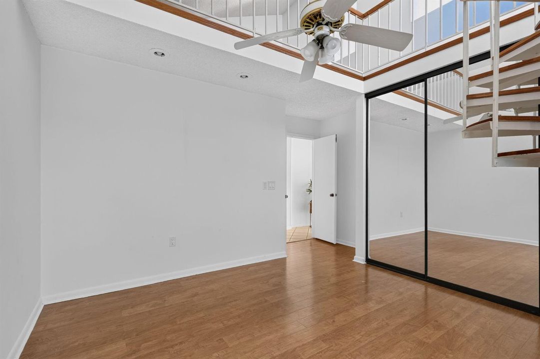 Guest bedroom with loft