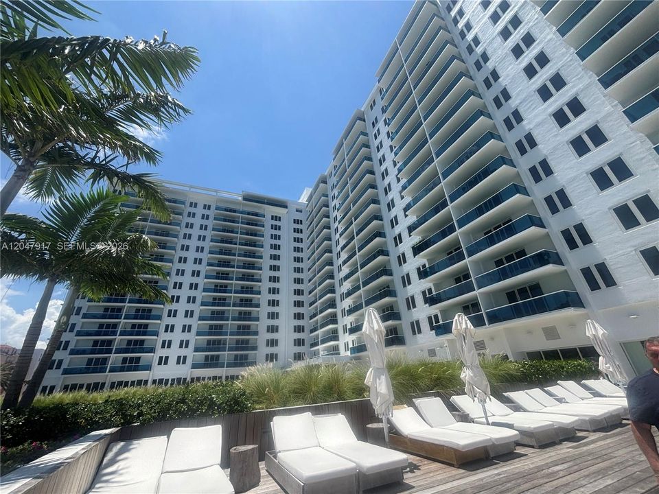 For Sale: $1,465,000 (2 beds, 1 baths, 960 Square Feet)