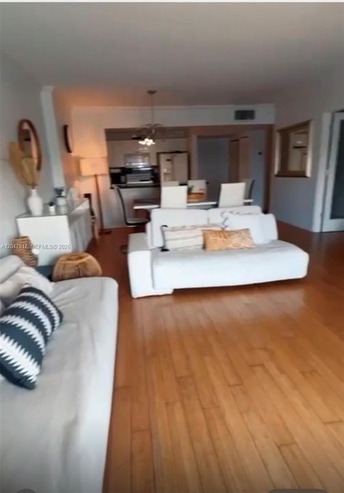 For Sale: $1,465,000 (2 beds, 1 baths, 960 Square Feet)