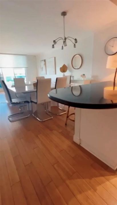 For Sale: $1,465,000 (2 beds, 1 baths, 960 Square Feet)