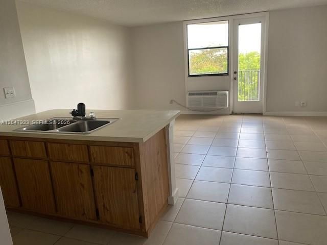 For Rent: $1,300 (1 beds, 1 baths, 468 Square Feet)