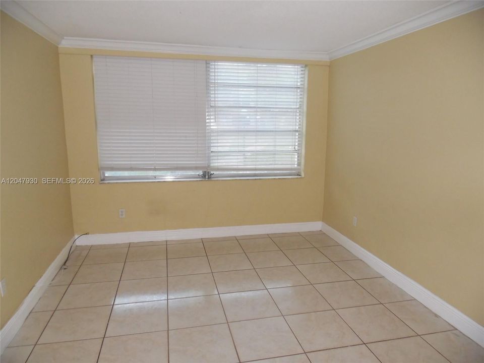 For Rent: $1,650 (1 beds, 1 baths, 898 Square Feet)