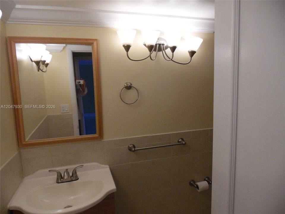 For Rent: $1,650 (1 beds, 1 baths, 898 Square Feet)