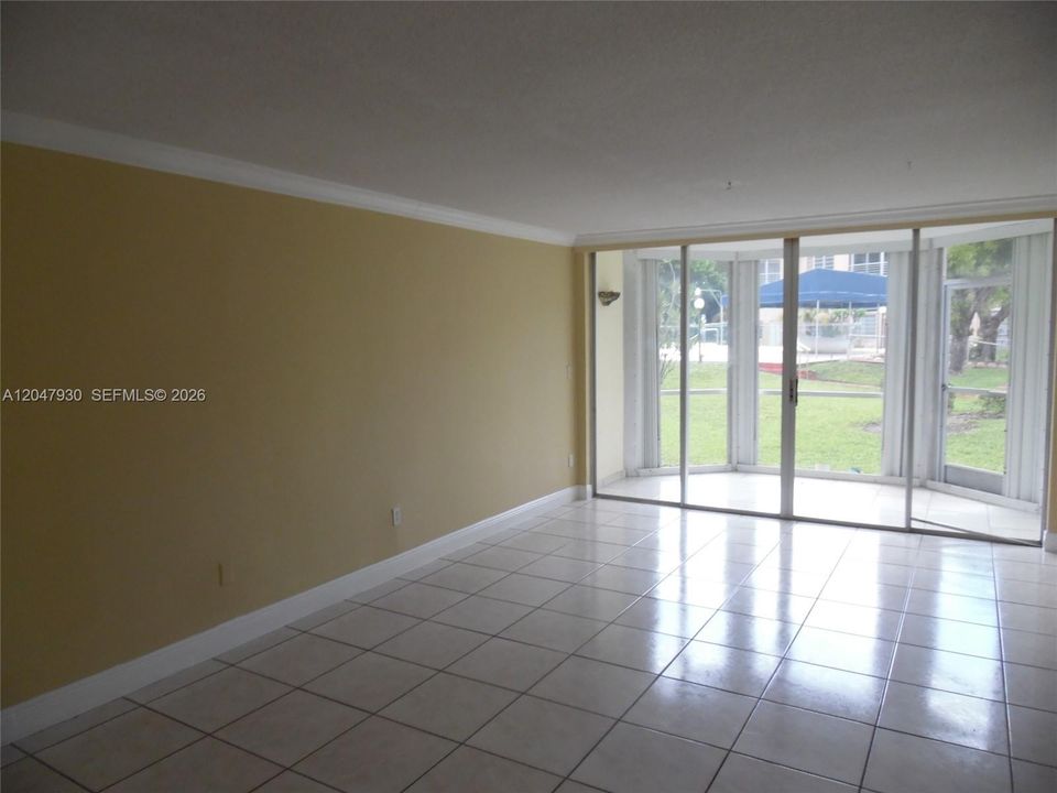For Rent: $1,650 (1 beds, 1 baths, 898 Square Feet)