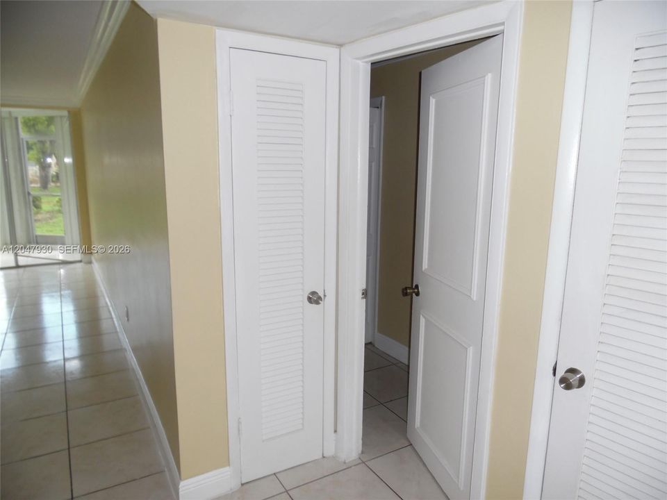 For Rent: $1,650 (1 beds, 1 baths, 898 Square Feet)