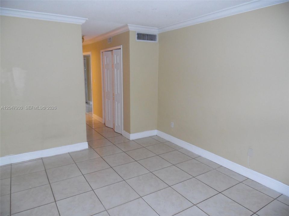 For Rent: $1,650 (1 beds, 1 baths, 898 Square Feet)