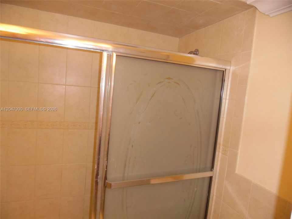 For Rent: $1,650 (1 beds, 1 baths, 898 Square Feet)