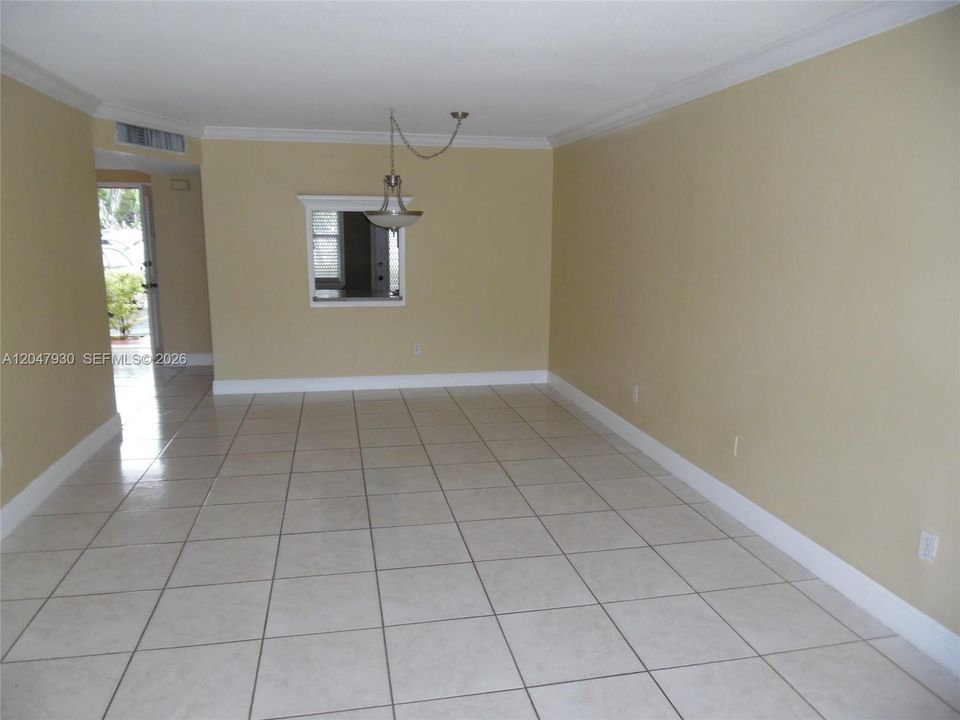 For Rent: $1,650 (1 beds, 1 baths, 898 Square Feet)