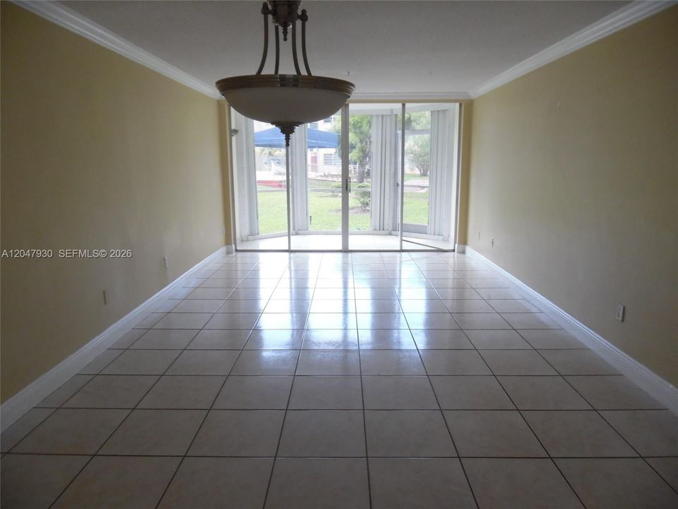 For Rent: $1,650 (1 beds, 1 baths, 898 Square Feet)