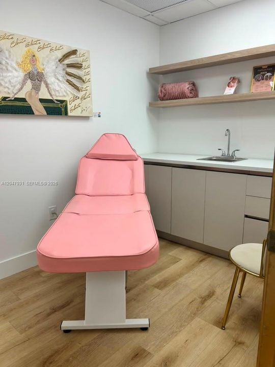 2026 SO FLO Real Estate Group Premium Space in Weston Town Center Space 2