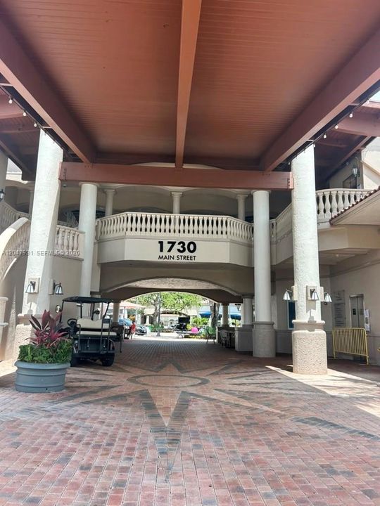 2026 SO FLO Real Estate Group Premium Space in Weston Town Center Building Entrance
