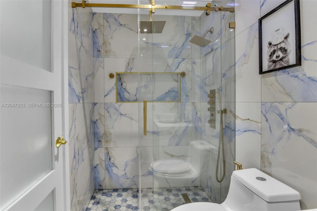 En Venta: $669,999 (3 camas, 2 baños, 1056 Pies cuadrados)