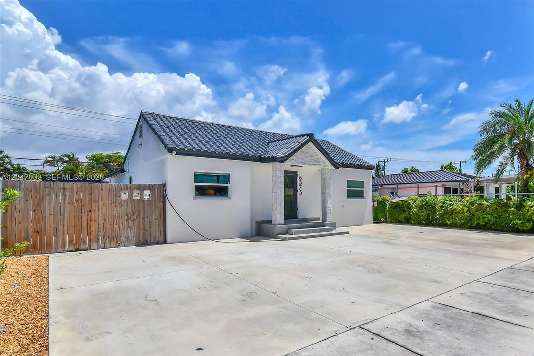 En Venta: $669,999 (3 camas, 2 baños, 1056 Pies cuadrados)