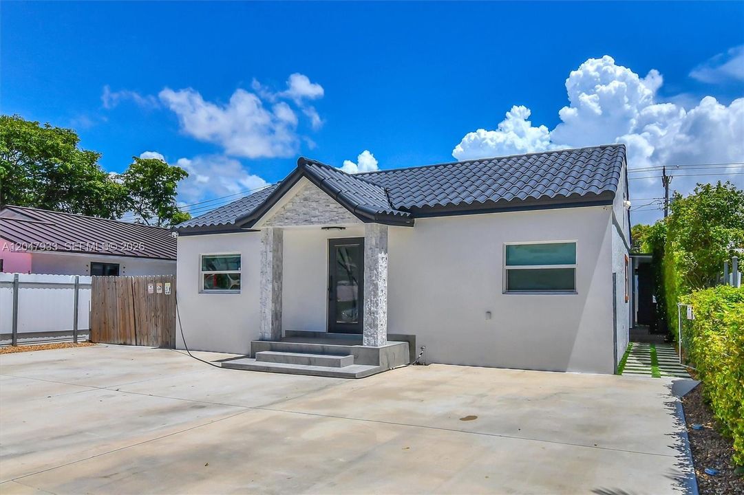 En Venta: $669,999 (3 camas, 2 baños, 1056 Pies cuadrados)