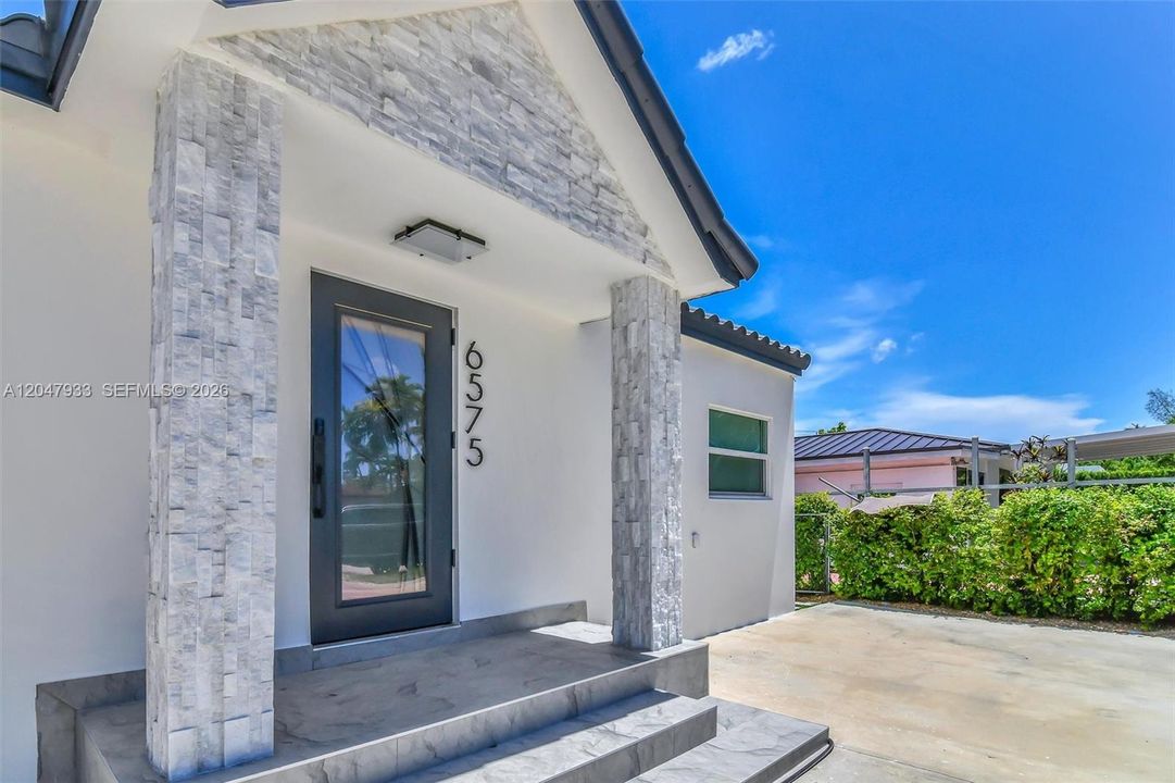 En Venta: $669,999 (3 camas, 2 baños, 1056 Pies cuadrados)