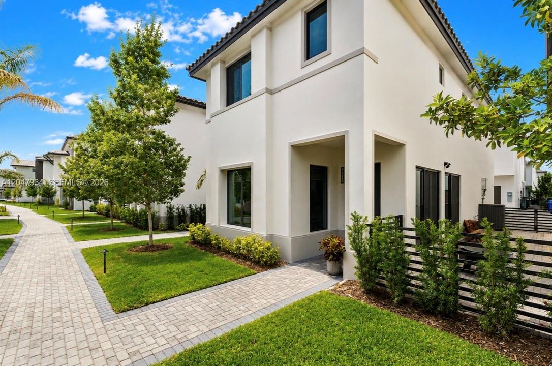 For Rent: $6,500 (3 beds, 2 baths, 2158 Square Feet)