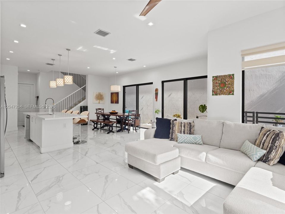 В аренду: $6,500 (4 спален, 3 ванн, 2158 Квадратных фут)
