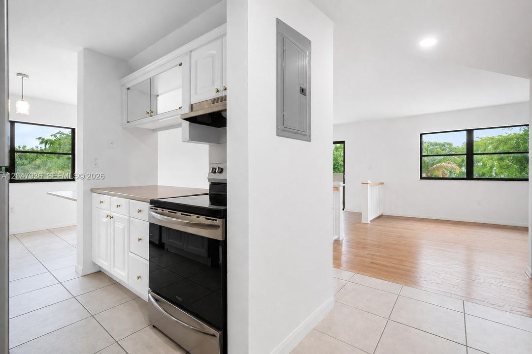 For Sale: $294,000 (3 beds, 3 baths, 2168 Square Feet)